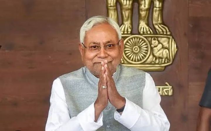 पहले CM नीतीश, फिर सुशील मोदी, अचानक राज्यपाल से क्यों मिलने पहुंच गए ये दो नेता? बढ़ी हलचल।