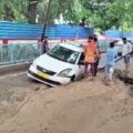 बिहार में झमाझम बारिश, पटना के वीआईपी इलाके में धंसी सड़क।