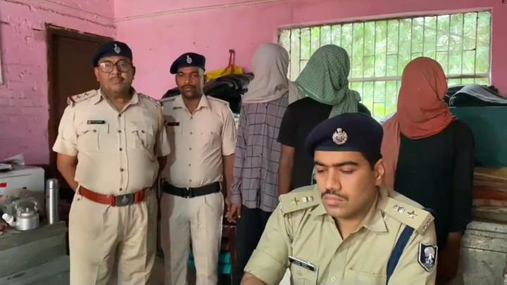 लगभग तीस लाख मूल्य के शराब के साथ पुलिस ने तीन अंतरराज्यीय तस्कर को किया गिरफ्तार।