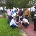 वन महोत्सव के अवसर पर आयुक्त, डीएम, जिप अध्यक्ष एवं डीडीसी ने लगाये पौधे।