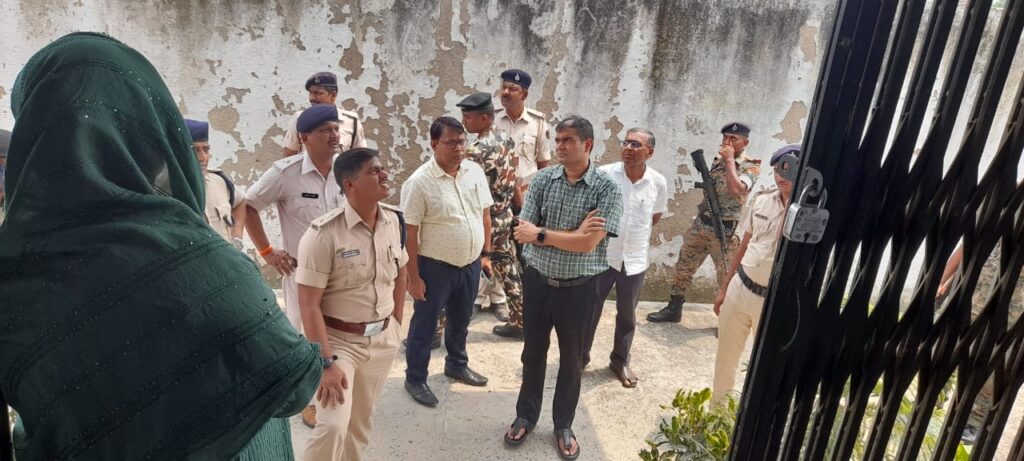 डीएम व एसएसपी ने किया अल्पसंख्यक बालिका छात्रावास का संयुक्त निरीक्षण, दिये कई निर्देश।