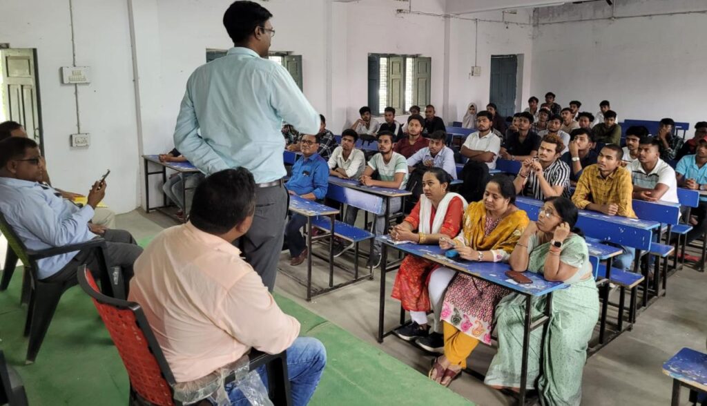 केएस कॉलेज में आयोजित किया गया प्रेरण कार्यक्रम।
