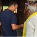 लगमा के भूषण और रासियारी की अर्चना का प्रेम चढ़ा परवान तो ग्रामीणों ने मंदिर में करा दी शादी।