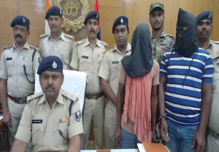पुलिस की बड़ी कामयाबी, नक्सली अनंत कुमार और उसके भाई को धरा, 30 लीटर शराब भी बरामद।