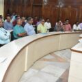 दिवंगत प्रो० विनोद चौधरी की आत्मा की शांति के लिए रखा गया सामूहिक मौन।