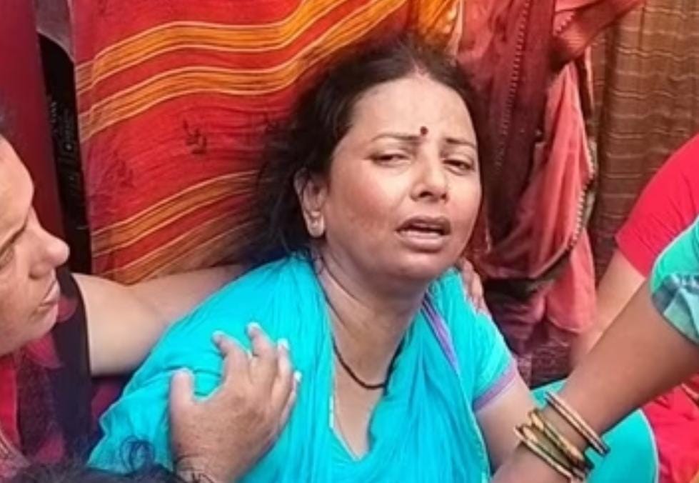 बदमाशों ने दादी-पोते की नुकीले हथियार से वारकर की हत्या।