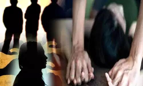 मां- बाप से नाराज हो कर घर से भागना लड़की को पड़ा भारी, ऑटो वाले ने तीन लोगों के साथ मिलकर किया दुष्कर्म।