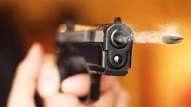 मैट्रिक परीक्षा उत्तीर्ण करने पर मिली प्रतोत्साहन राशि से छात्र ने खरीदी पिस्तौल, फिर फोटो खिंचवाते वक्त चली गोली।