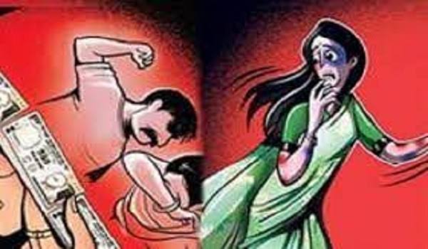 आक्रोशित मायके वालों ने जबरन पति से मुखाग्नि दिलाई नवविवाहिता को।