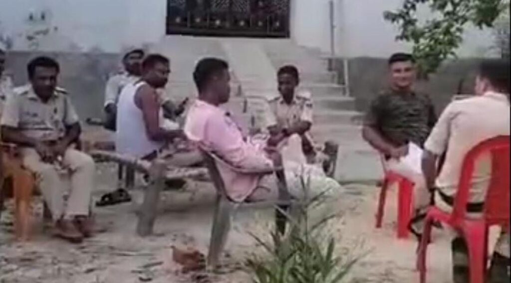 पति ने पहले पत्नी को कुदाल से काटा फिर खुद भी लगा ली फांसी, जानिए पूरा मामला….