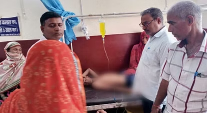 सरकारी स्कूल के शिक्षक ने छात्र को इतना पीटा की अस्पताल में होना पड़ा भर्ती।