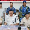 जेडीयू के पूर्व नेता के घर छापेमारी, हथियार-कारतूस मिले, ड्रग्स भी बरामद, पार्टी का झंडा लगा गाड़ी भी जब्त।