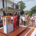 विकास भवन में उप विकास आयुक्त प्रतिभा रानी ने किया झंडोत्तोलन।