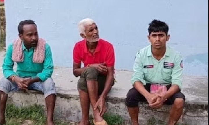 घर में घुसकर महिला की हत्या, पास बैठे बच्चे कर रहे थे उठाने की कोशिश।