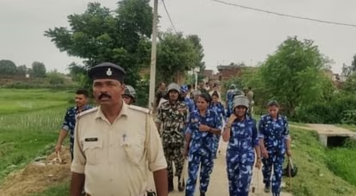 छापेमारी करने गई पुलिस टीम पर हमला, तीन पुलिसकर्मी जख्मी।