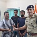 ऑपरेशन मुस्कान तहत दरभंगा पुलिस ने लोगों के चेहरे पर बिखेरा मुस्कान, लौटाया लोगों का खोया हुआ मोबाइल।