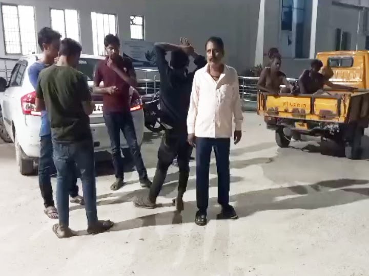 कथा सुनने गई महिला के कनपटी में गोली लगने से मौके पर हुई मौत।