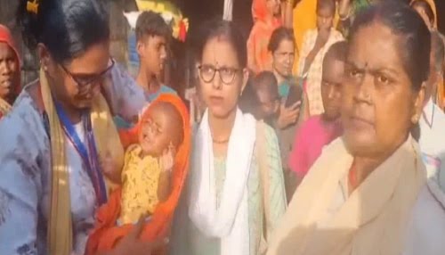चार महीने की बच्ची को मां ने फेंका झाड़ी में, प्रेमी के साथ हुई फरार।