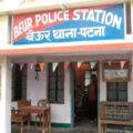 युवकों को छोड़ने के बदले लिए ऑनलाइन पैसे, अपने ही थाने में महिला दरोगा सहित तीन सिपाही गिरफ्तार, एक पुलिसकर्मी हुए फरार।