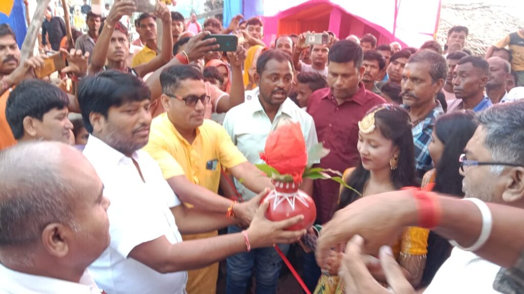 जहां विज्ञान काम करना बंद कर दें,वहां भी अध्यात्म पर ही भरोसा:डॉ कुमार गौरव