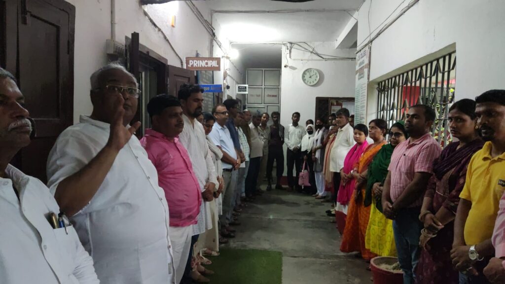 स्व० डा० प्रभात कुमार चौधरी को कॉलेज परिवार की ओर से दी गई श्रद्धांजलि।