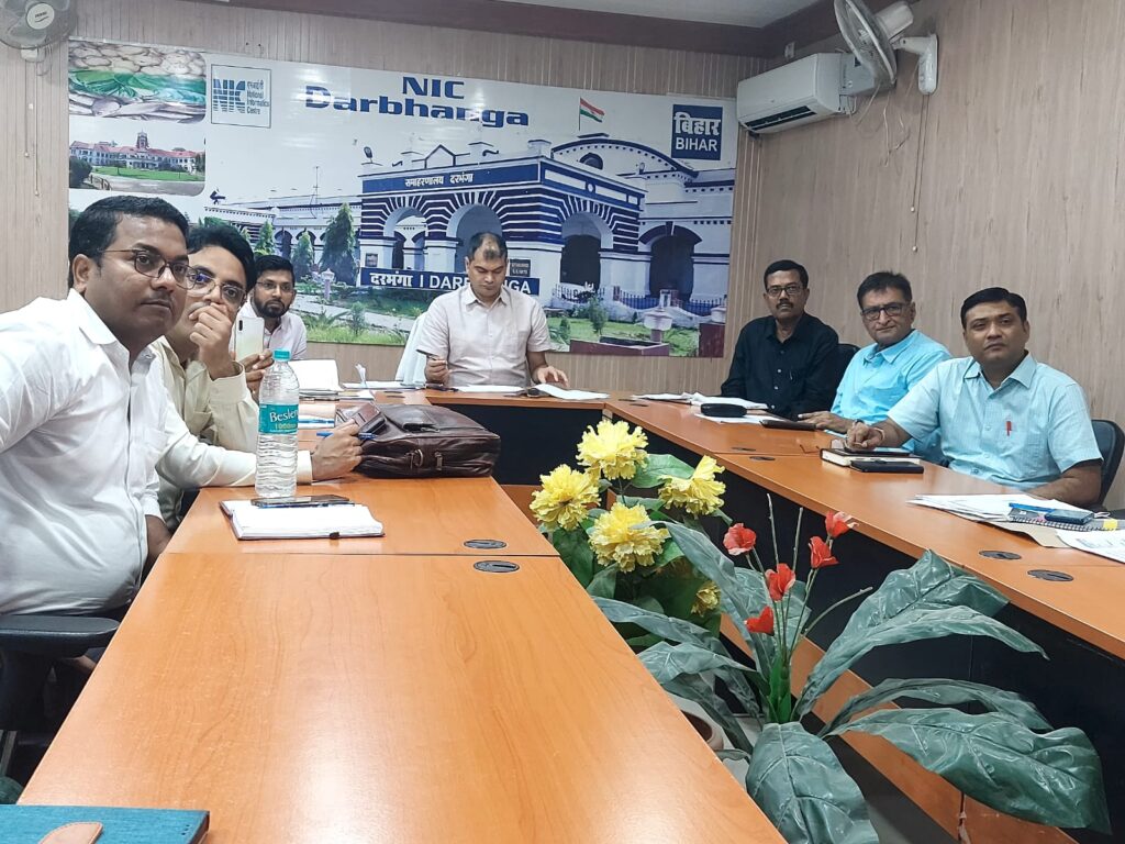 स्वास्थ्य विभाग के चिकित्सा पदाधिकारियों के द्वारा डेंगू से बचाव को लेकर हुई बैठक।