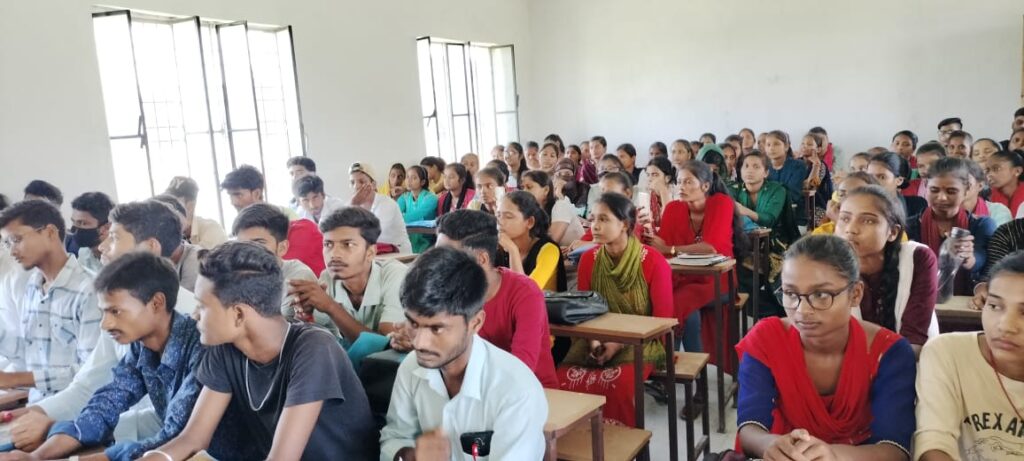 गंगा-जमुनी तहजीब में सेतु का कार्य करती है हिंदी : प्रधानाचार्य।