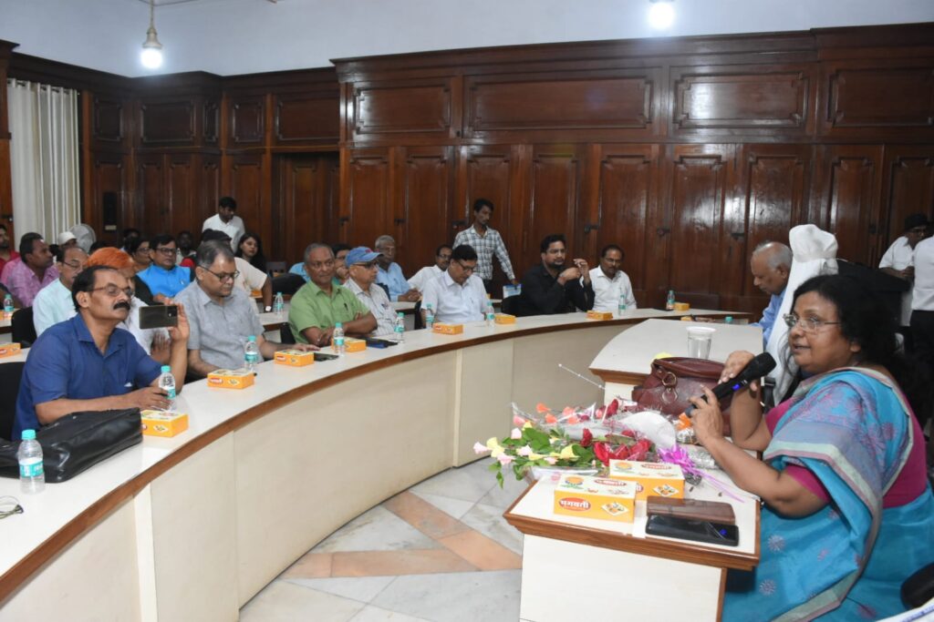 भले ही आज मेरा फेस चेंज हो रहा है, पर मेरे जीवन में छात्रों का अत्यधिक महत्व बना रहेगा : प्रो० डॉली सिन्हा।