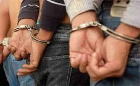ग्रामीणों को डराना बदमाशों को पड़ा भारी, पुलिस कर रही तीनों युवक से पूछताछ।