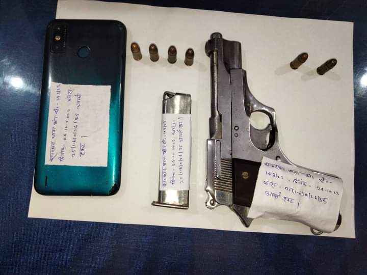 पान दुकानदार से रंगदारी मांगने का आरोपी लोडेड पिस्तौल के साथ गिरफ्तार।