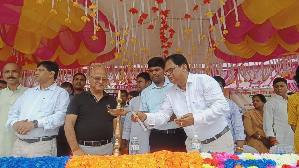 अपर समाहर्त्ता की अध्यक्षता में कुशेश्वरस्थान पूर्वी के केवटगामा में जन-संवाद का हुआ आयोजन।