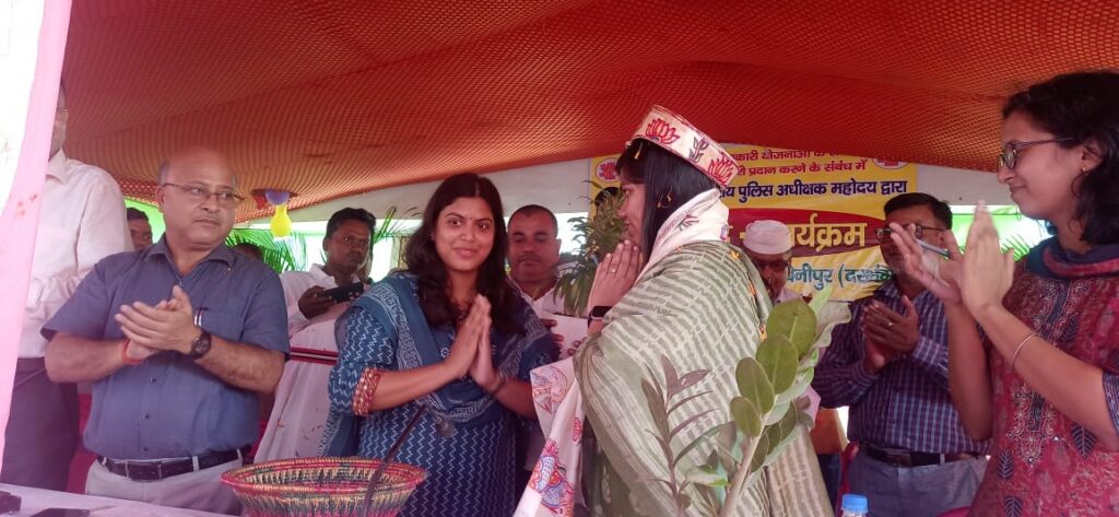 बेनीपुर के कन्हौली सज्जनपुरा में प्रभारी डीएम के नेतृत्व में जन-संवाद का किया गया आयोजन।