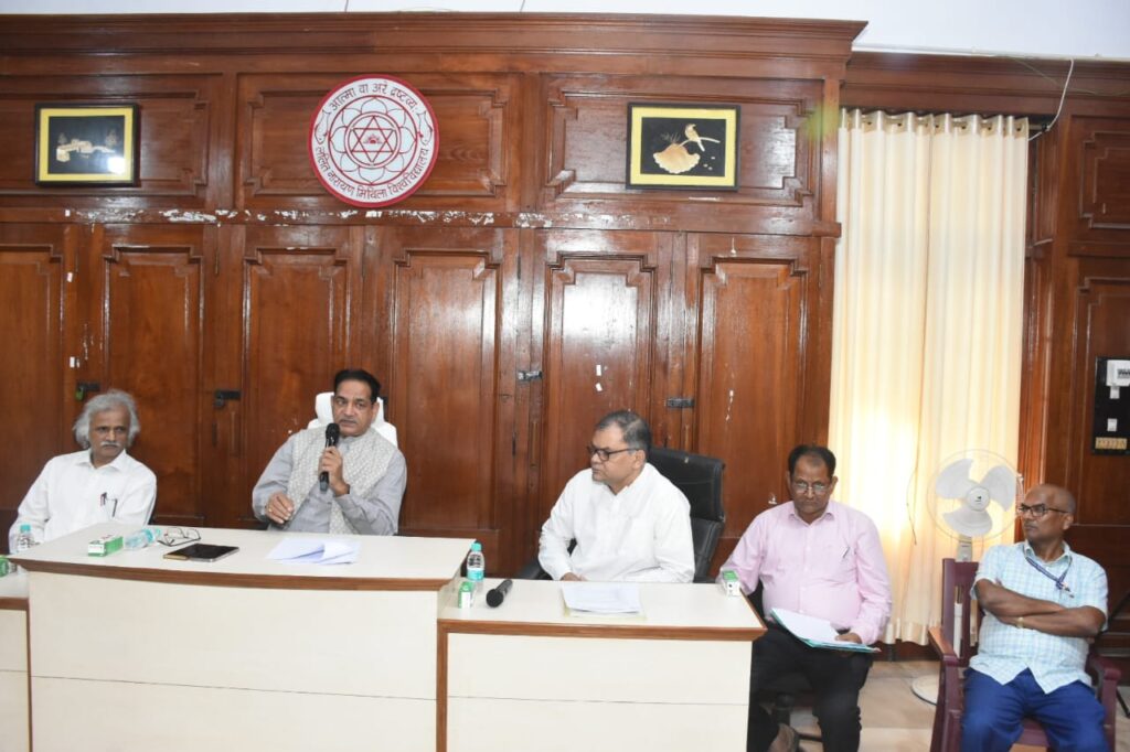 नैक निरीक्षण के अंतिम पड़ाव में तैयारी के उद्देश्य से पीजी विभागाध्यक्षों एवं पदाधिकारियों की महत्वपूर्ण बैठक आयोजित।