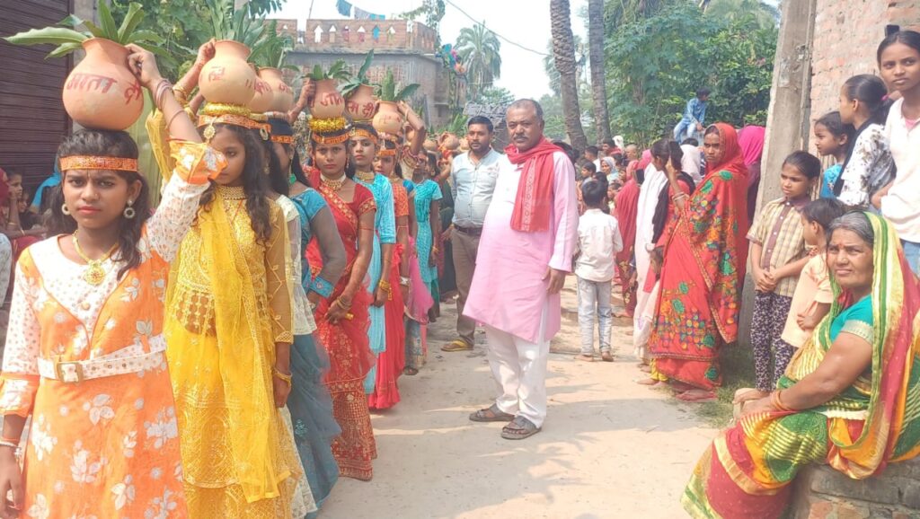 भव्य कलश शोभा यात्रा के साथ पनसिहा में शुरू हुआ नवरात्र।