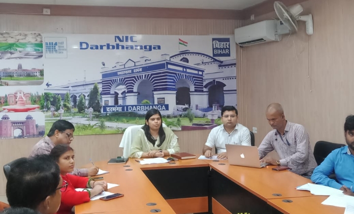 एनआईसी से प्रभारी जिलाधिकारी ने जिले में पंचायत सरकार भवन निर्माण को लेकर ऑनलाइन समीक्षा बैठक।