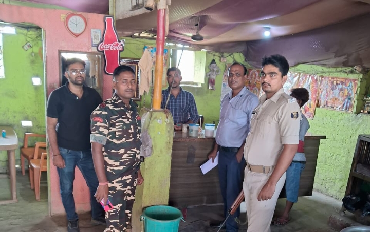 झझरी चौक स्थित किराना दुकान से एक बाल श्रमिक को कराया गया मुक्त।