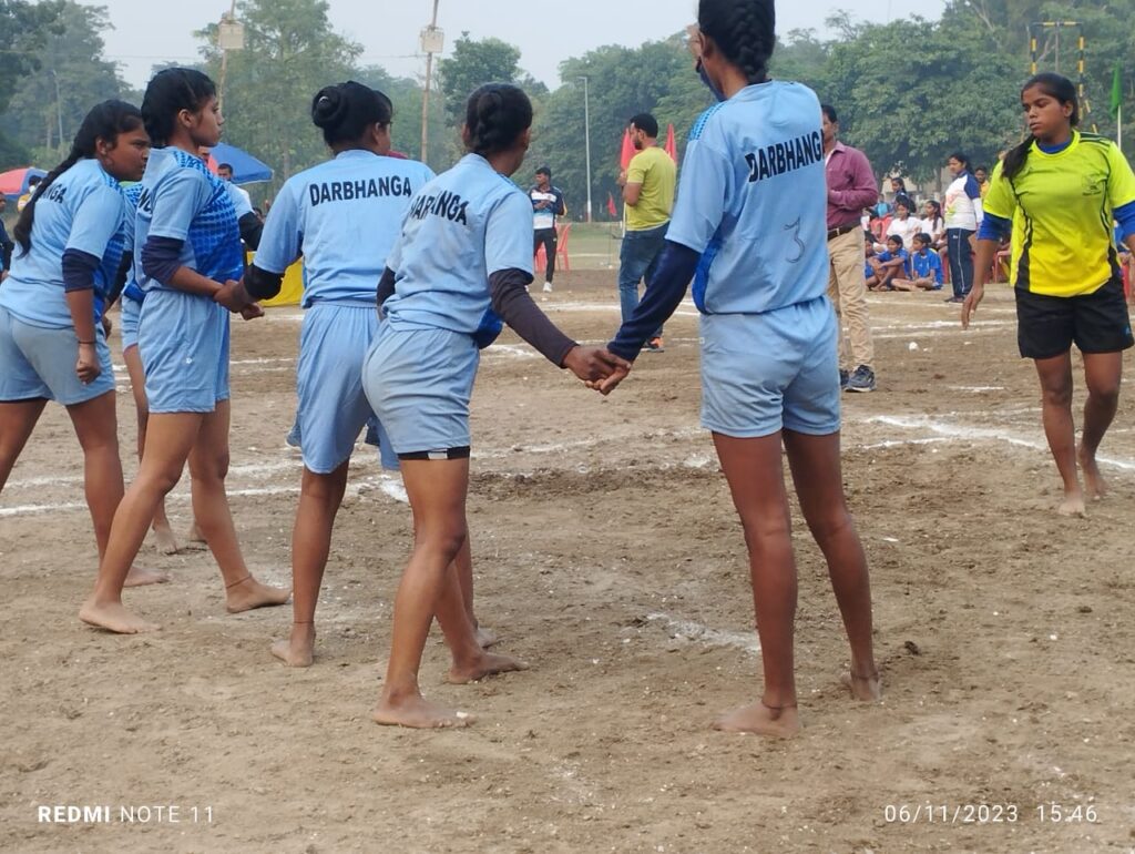 बीएमपी के खेल मैदान में आयोजित राज्य स्तरीय बालिका कबड्डी खेल प्रतियोगिता के तीसरे दिन का खेल रहा काफी रोमांचक।