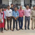 अपने मांगों के समर्थन में तीसरे दिन भी काला बिल्ला लगाकर काम कर रहें डाटा इन्ट्री ऑपरेटर