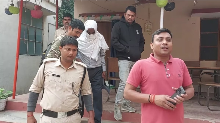 धोखाधड़ी के एक मामले में पुलिस ने डीटीओ को किया गिरफ्तार।