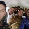 घूस लेते निगरानी के हत्थे चढ़े दारोगा।