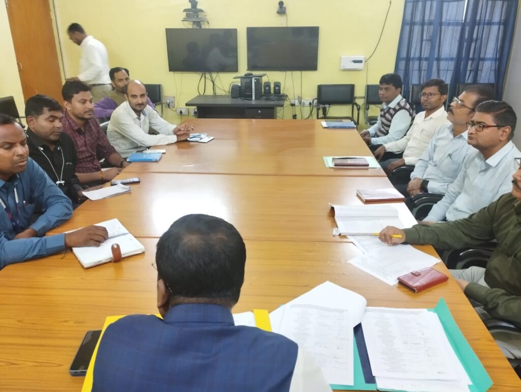 राष्ट्रीय लोक अदालत को लेकर बैंक अधिकारियों के साथ हुई बैठक।