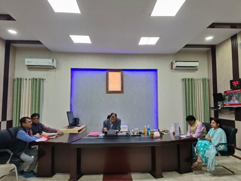 विभिन्न परियोजनाओं के लिए भू-अर्जन को लेकर हुई बैठक।