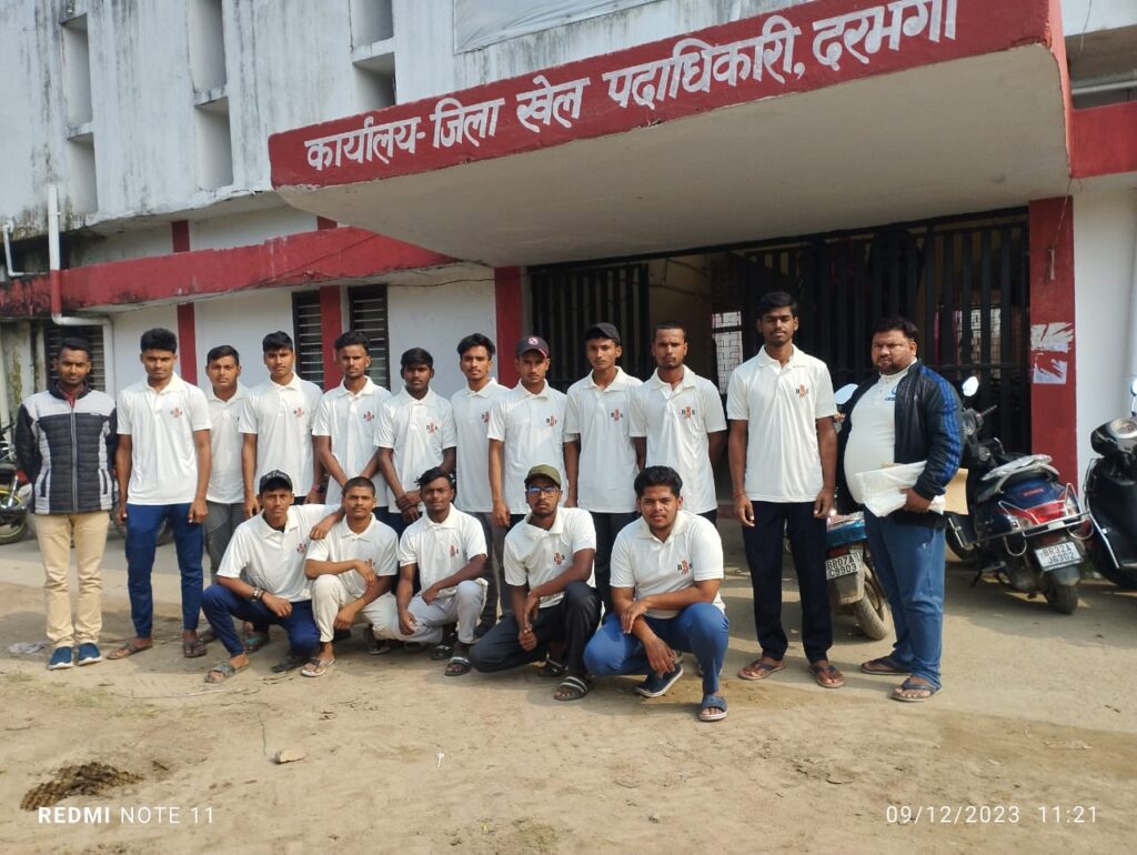 राज्यस्तरीय विद्यालय क्रिकेट अण्डर- 17 (बालक) प्रतियोगिता हेतु दरभंगा टीम पटना के लिए हुई रवाना।