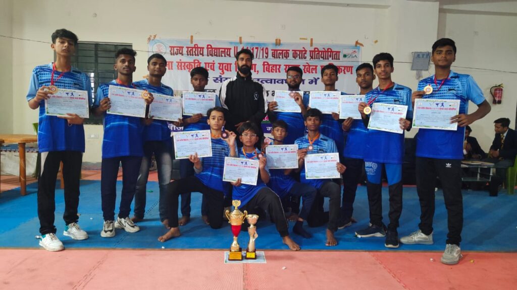 अण्डर – 19 में मंजीत कुमार ने प्रथम स्थान प्राप्त कर 67वीं राष्ट्रीय विद्यालय कराटे खेल प्रतियोगिता के लिए हुए चयनित।