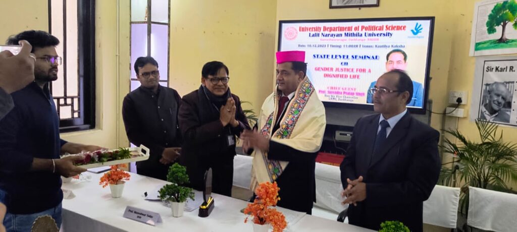 जब आधी आबादियों को मिलेगा समान अधिकार, तभी भारत बनेगा विश्वगुरु:- कुलपति।