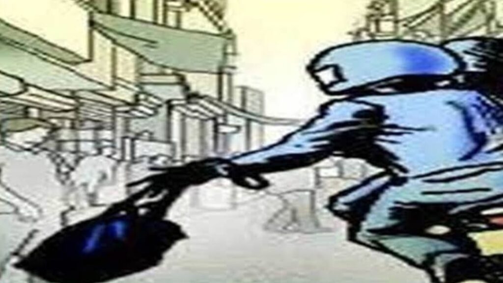 बैंक से पैसा निकाल कर जा रहे व्यक्ति से छीने एक लाख।