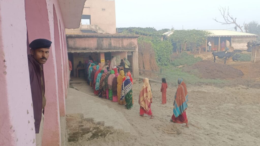 जाले, केवटी, बहादुरपुर, किरतपुर, बहेड़ी, कुशेश्वरस्थान एवं कुशेश्वरस्थान पूर्वी में शांतिपूर्ण संपन्न हुआ मतदान।