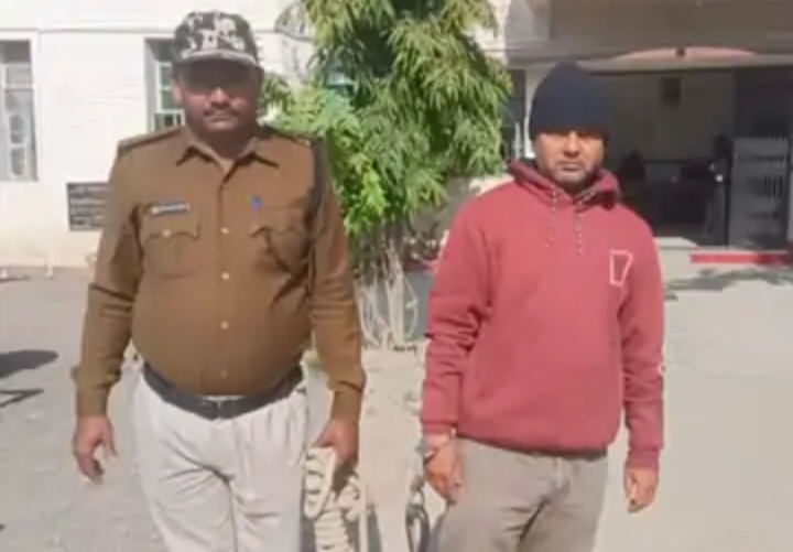 समृद्धि माइक्रो फाइनेंस कंपनी के फरारी मामले में मकान मालिक चढ़ा पुलिस के हत्थे।