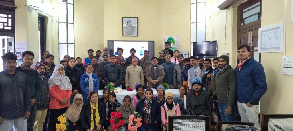 भारत युद्ध में नहीं बल्कि भगवान बुद्ध में विश्वास रखता है, बावजूद छेड़ने वाले को छोड़ता भी नहीं है: डॉ. मनोज कुमार।