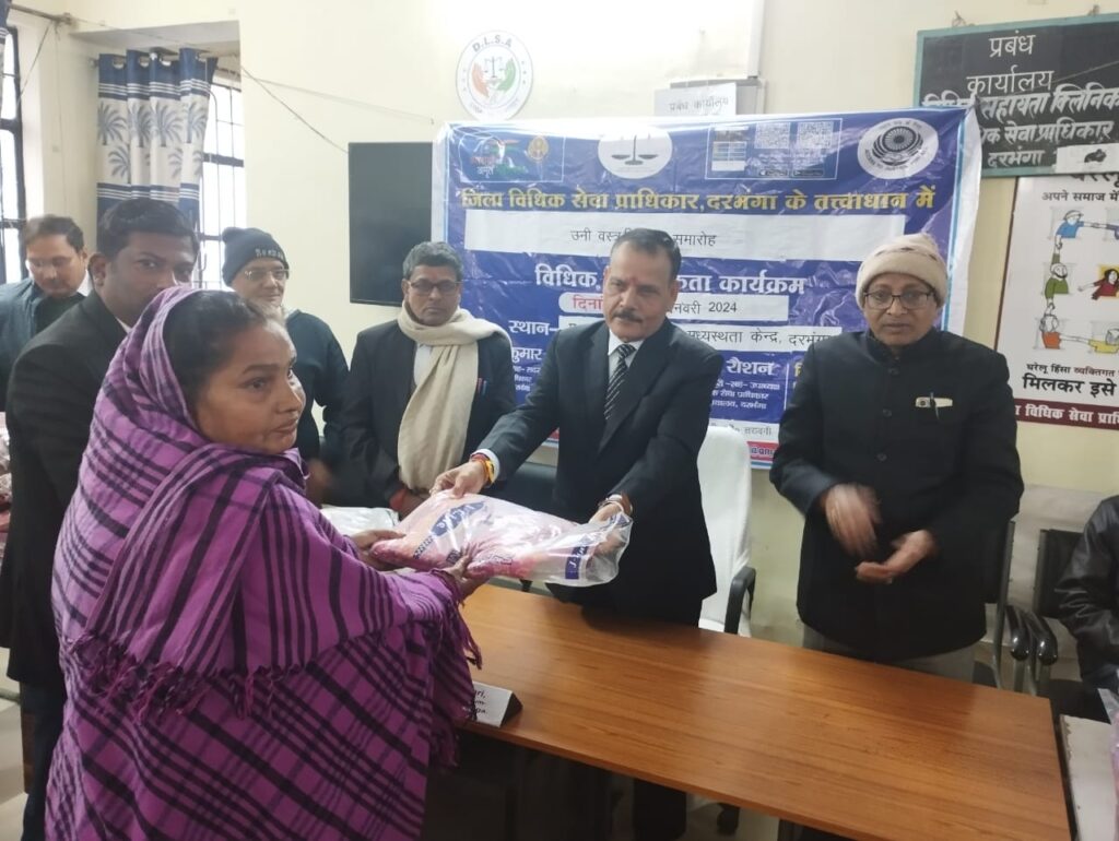 गरीब,असहाय एवं जरूरतमंद लोगों के बीच ऊनी वस्त्रों का किया गया वितरण।
